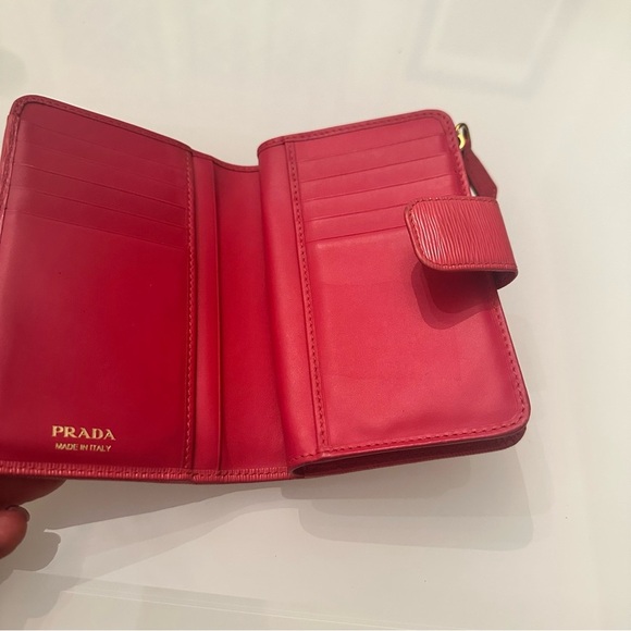 Authentic Prada Saffiano Wallet - Picture 2 of 6